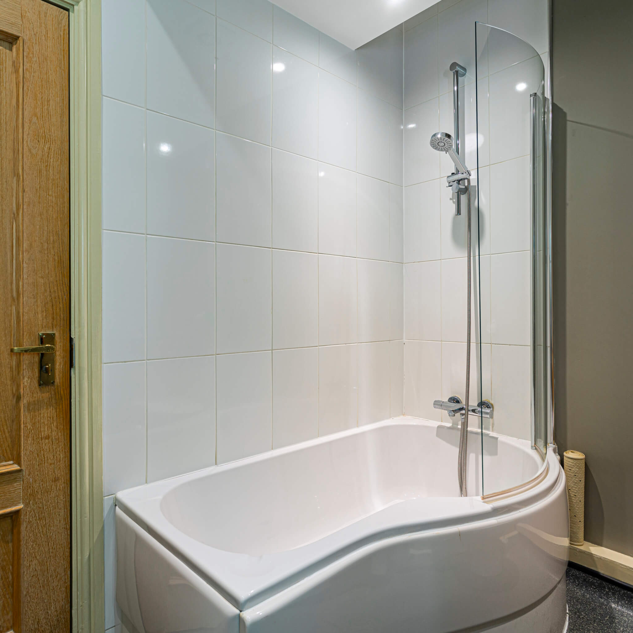 Swan Hotel Stafford Bathroom scaled