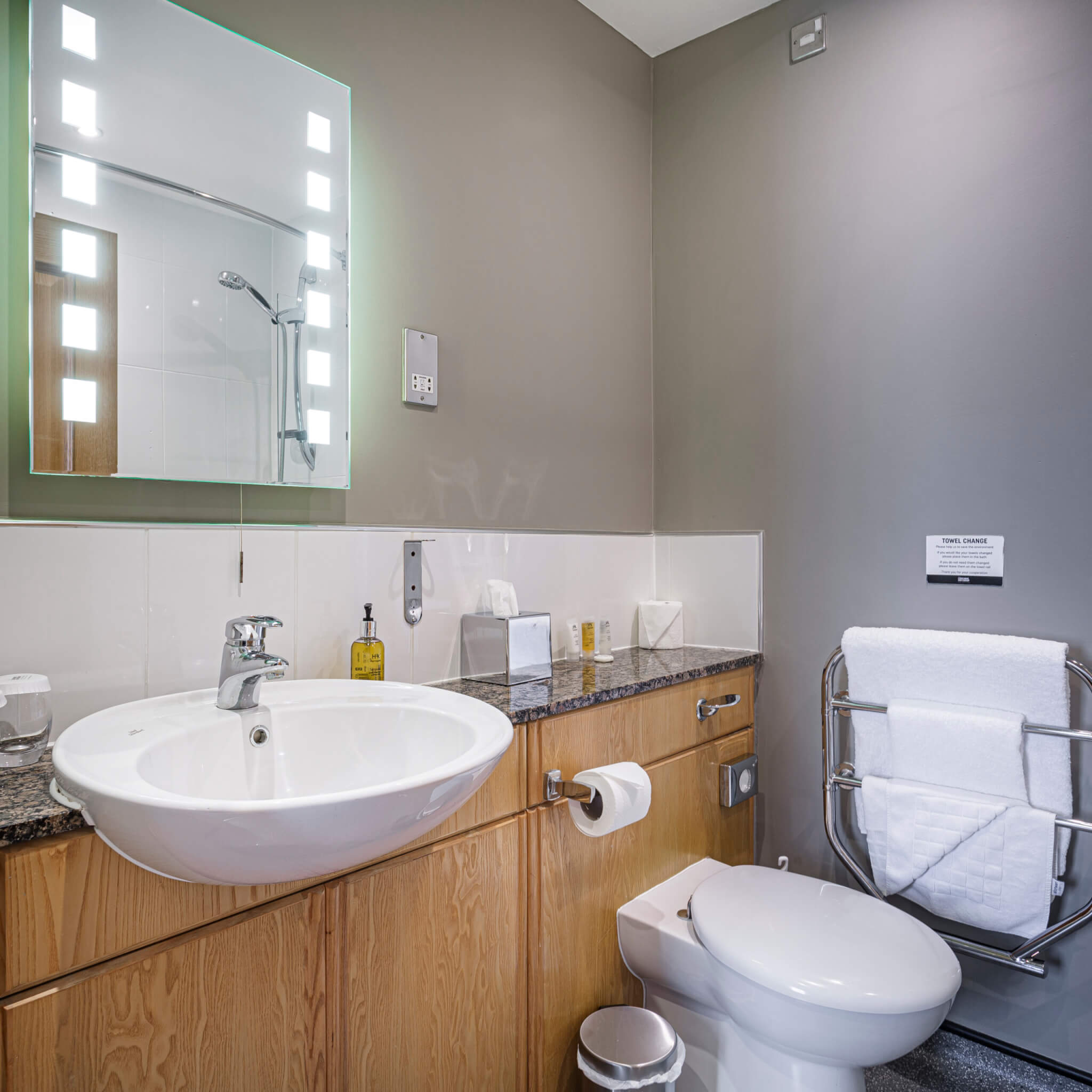 Swan Hotel Stafford Classic Double Room Bathroom scaled